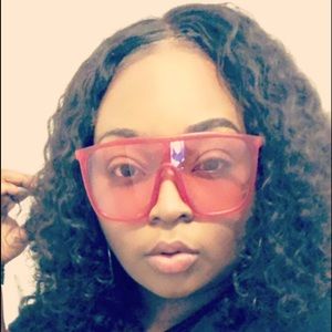 Meet your Posher, Chanel